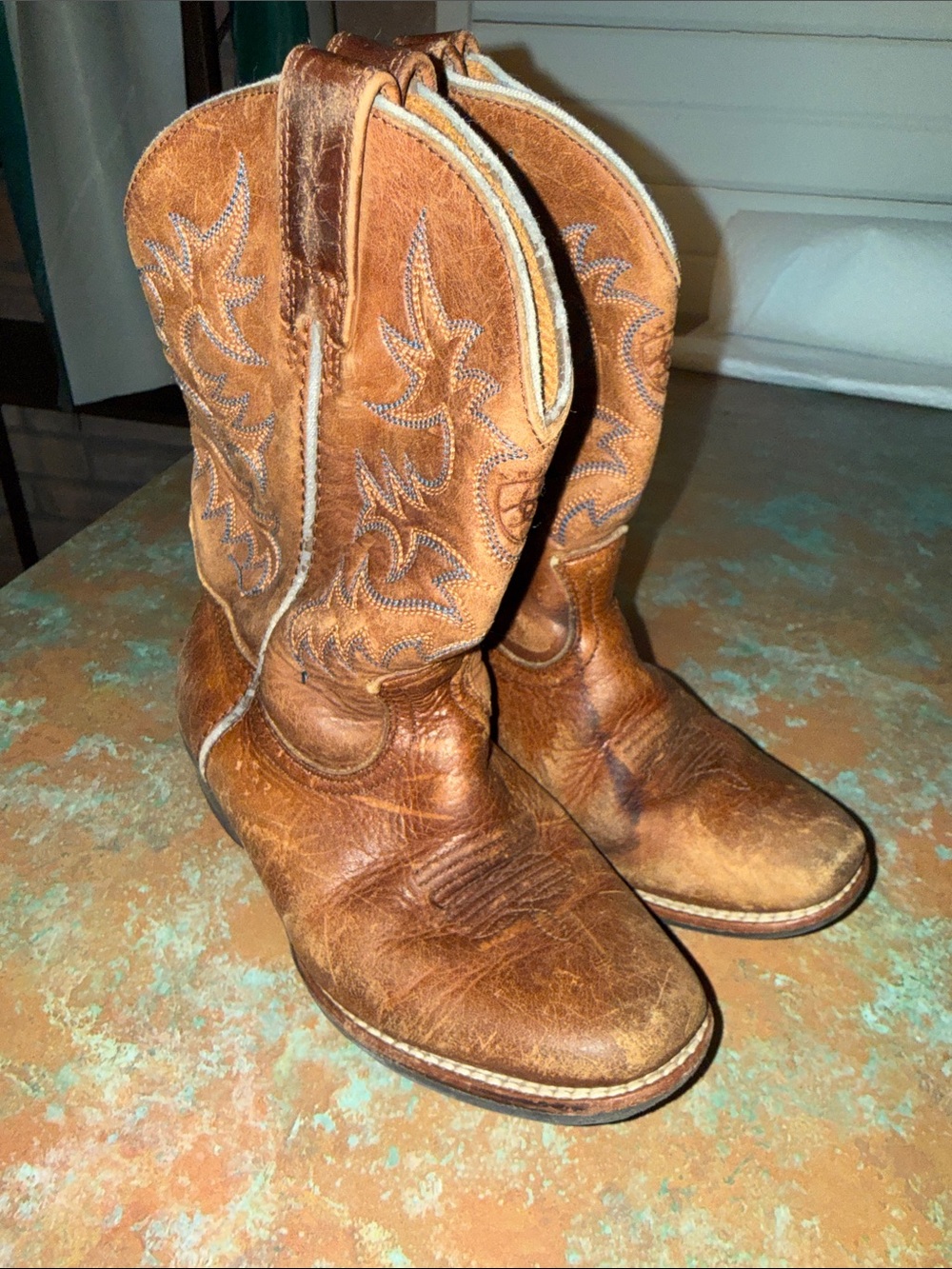 Ariat Brown Leather Western Boots with Decorative Stitching